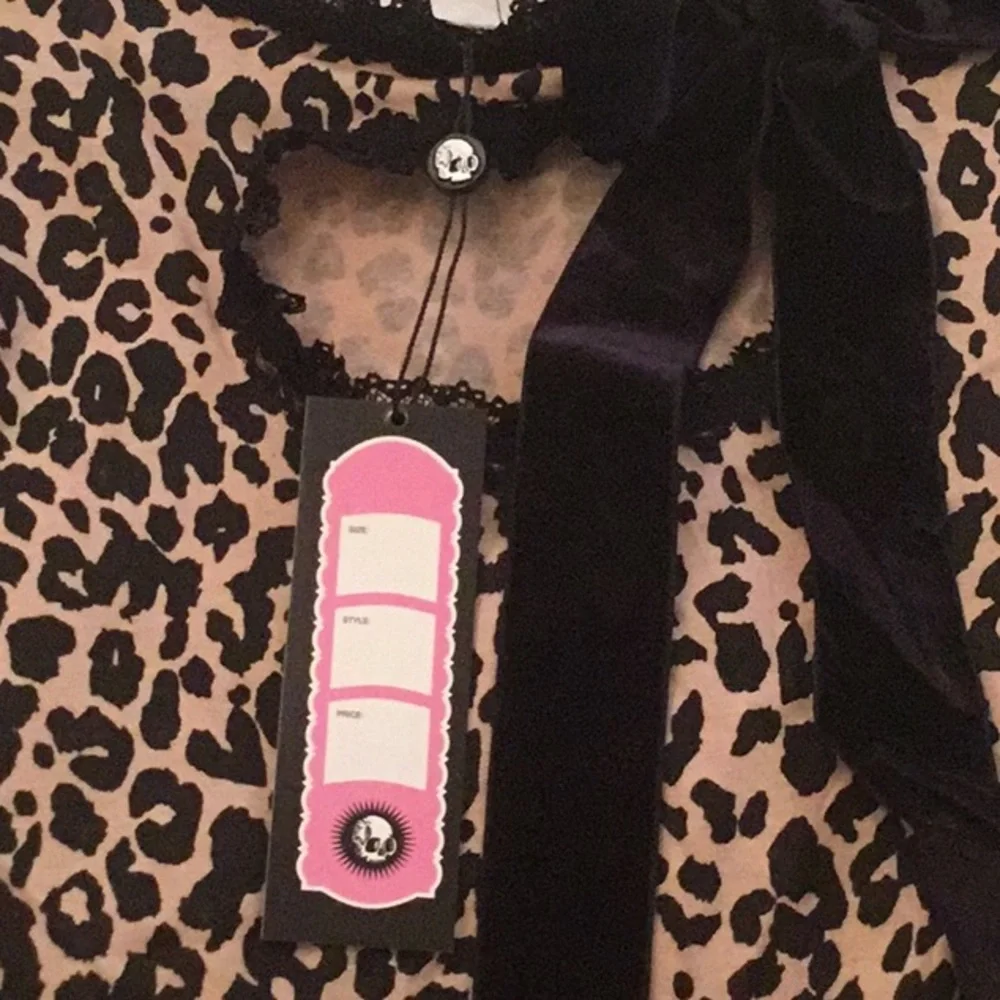 NWT Jessica Louise Leopard Molly Keyhole Puff Sleeve Top - Picture 8 of 12